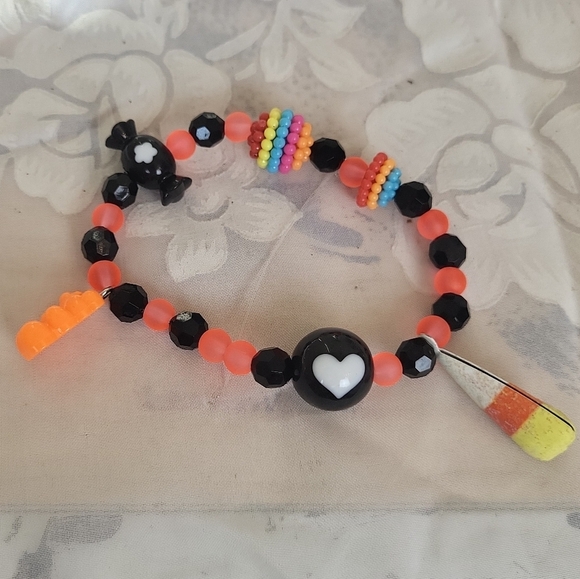 Halloween Stretch Bracelet Candy Gummy Bear - Picture 1 of 3